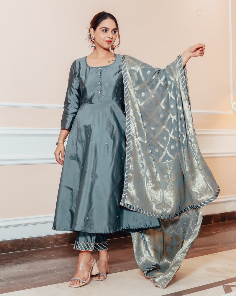 Bunaai - A rocking dupatta with a monochrome anarkali from BUNAAI looks  extremely stunning! ✨ This newly launched monochrome grey anarkali set with  a classy green dupatta is the perfect one to